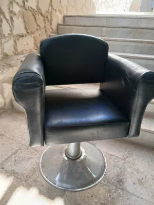 كرسي للبيع بحالة جيده
