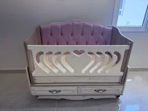 سرير اطفال مستعمل
