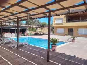 3 Bedrooms Chalet for Rent in Salt Al Subeihi