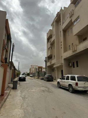 شقة للبيع عين زاره شارع فصول الأربعة