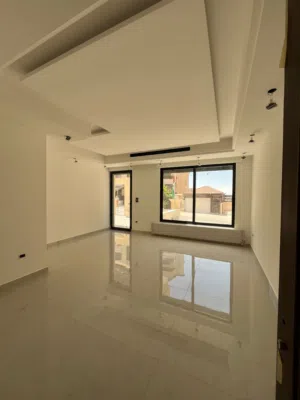 ثالث مع روف في ضاحية النخيل بأفخم التشطيبات الملوكية مع مكيف و تدفئة و فايربليس