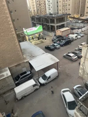 غرفه 4*4 داخل شقه في حولي