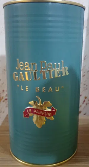 Le Beau Le Parfum Jean Paul Gaultier عطر شرقي - خشبي للرجال . هذا عطر جديد Le Beau Le Parfum صدر عام