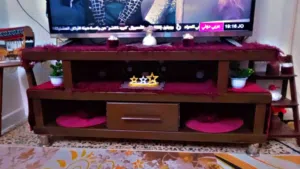 طاولة تلفزيون للبيع