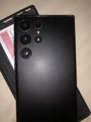 سامسونج s22 ultra فايف جي و المساحه 256 و الرامات 12gb و الفريمات كانك جيمر 120 فريم