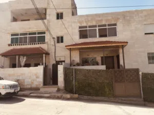 شقة ارضي مرتفع مدخل مستقل