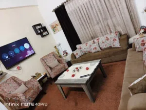 طقم كنب مودرن لاصحاب الذوق الرفيع شبه جديد نظيف جدا ومريح جدا تفصيل كامل وجيب النجار الي بناسبك حقك