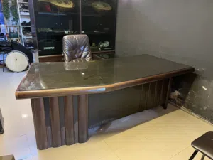 مكتب خشبي ممتاز