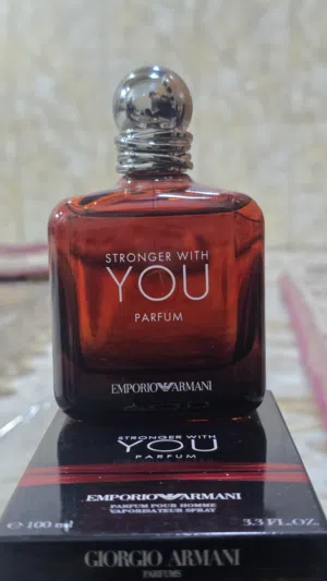 عطر سترونك وذ يو بارفام اقرو الوصف