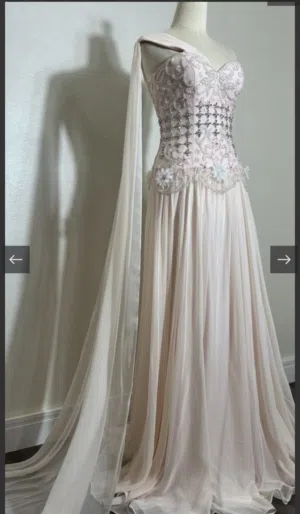 للبيع فستان من chic dresses