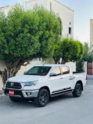 TOYOTA HILUX SR5 4X4 ,ONLY 1,000 KM  UNDER TOYOTA WARRANTY ,YEAR -2026. Single owner.zero accident