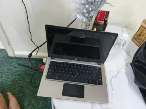 لأب توب انش بي مكسوره شاشه