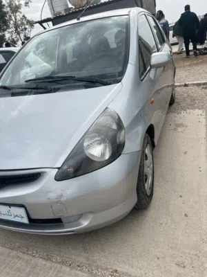 هوندا جاز محرك 14 ماشيه 300 مكيف صاله 70%كويسه فاها كورشيره خارجيه ومحرك وكمبيو صاله كويسه واتصال