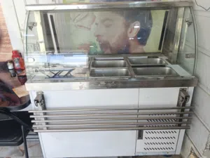 عارضة مقبلات للبيع نظيفة جدا