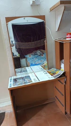 Dressing Table with Mirror wooden for sale good condition