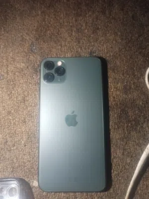 ايفون 11 pro max مسكر ايكلاود للبيع او للبدل على جهاز كمبيوتر