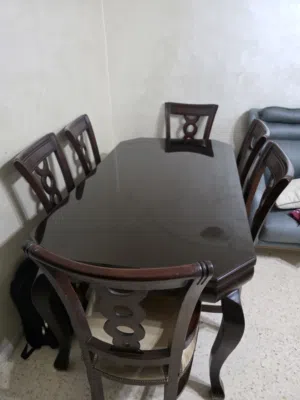 طاوله سفرة مكونه من 6 كراسي . مستعمل بحاله الوكاله. خشب زان اصلي . استعمالها خفيف . السعر 275