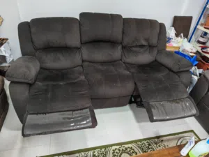 3 seats  fabric recliner  very good condition rarely used  like new  كنية 3 كراسي ركلالينر