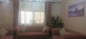 طقم كنب للبيع 9 مقاعد بحالة الوكالة شبه جديد