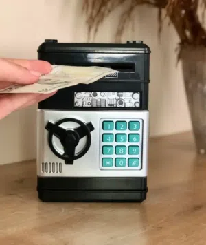 شحيحة شابة خبو درهمكم يا اطفال