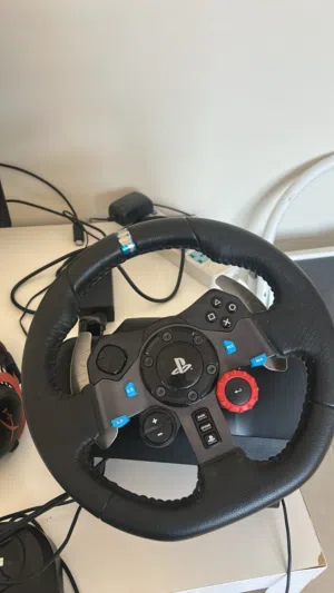 ستيرينق وريس لوجيتك مستعمل نضيف جداً اشبكه ف السوني وأمورك طيبة