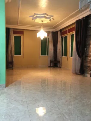 شقه دوبلكس  طابق ثاني وثالث موقع استراتيجي على شارع الأردن  قريبه من مجمع الشمال