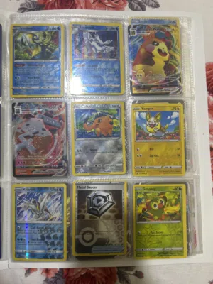 Pokémon and football cards for collection.LIMITED piece