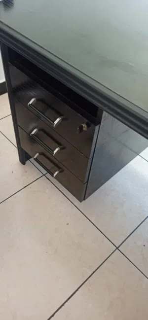 مكتب شبه جديد