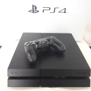 بلايستيشن 4 (PS4) نظيف جداً مع الكرتون وكافة الملحقات