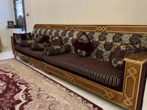 طقم كراسي 15 شخص مع 2 ستاير و2 فرشه ارضيه حجم كبير بحاله ممتازه