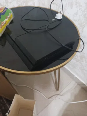 بلاستيشن 4فات مع اثنان ايادي بطاريه ليثيوم بتستمر بدون شحن ثلاث ايام