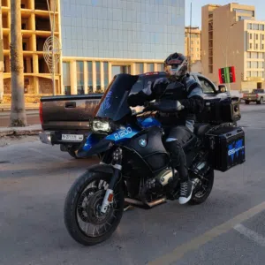 بي ام دبليو ادفنجر  مش تأمين محرك 1200 ماشية في الأربعين مايل تنك البنزين يحمل حوالي 38 لتر بنزين