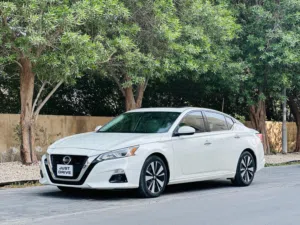 NISSAN ALTIMA 2019 MODEL FULL OPTION VERY WELL-MAINTAINED CAR