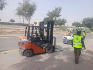 رافعه شوكيه فوركلفت وسيزرات لفت للايجار