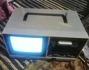 تليفزيون صغير نادر يعمل راديو وتسجيل للبيع