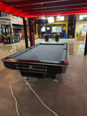 توجد طاولة نظيفة جدا يوجد فني تركيب طاولات ذوي اختصاص.