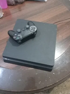 بلايستيشن 4 ممتاز جدا 500 جيجا علي لعبه واحد بس