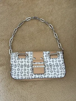 شنته يد من ماركه جس guess