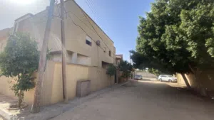 منزل للبيع في الخمسة شوارع عين زارة