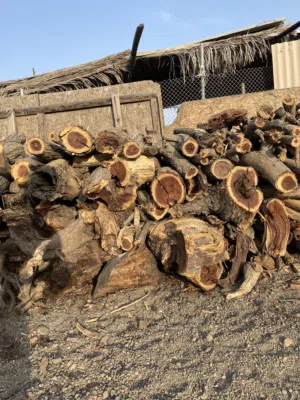 متوفر حطب بكل الأحجام ماشاءالله تبارك الرحمن وعلى حسب طلب الشخص التريب على50 ونص التريب على 25