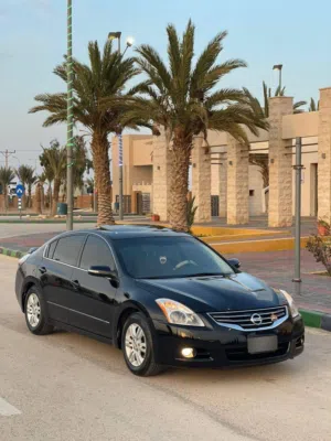Nissan Altima 2012  فل إضافات – فخامة
