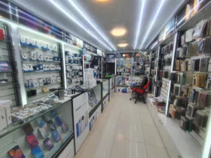 محل هواتف متحركة للبيع بالكامل