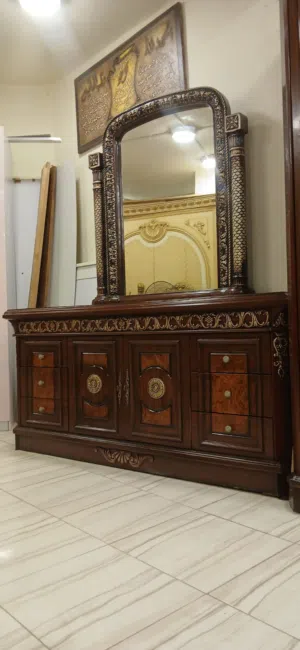 غرف نوووم مستورد خليجي فخم جدآ خشب قوي وثقيل للبيع اسعار حررق ملاحظه... كل غرفه سعرها تختلف عن ثاني