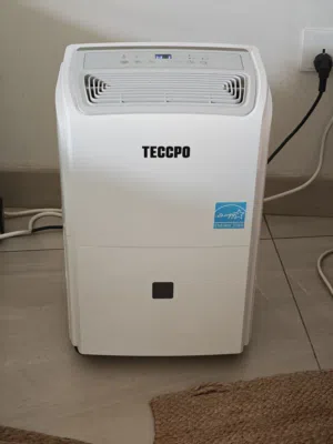 للبيع مزيل رطوبة شبه جديد كمبريسر