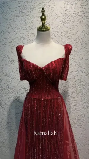 فستان سهرة مميز باللون الاحمر