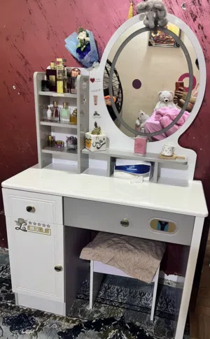 ميز مراية نضيف جدا