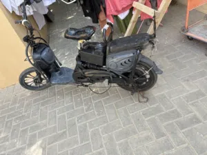 اسكوتر علا حالته في بطاريه ويمشي بس أنواري خربانه