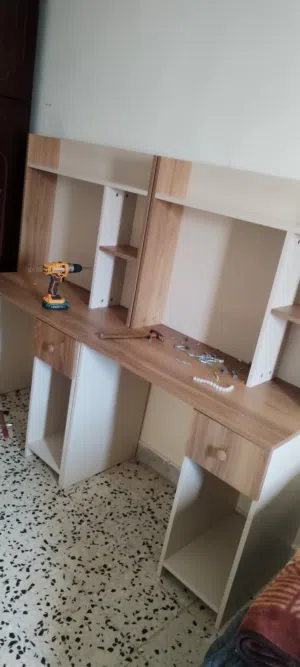 فني تركيب وصيانة الاثاث ونقل بجميع انواعه