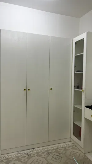 دولاب ملابس مع تسريحه للبيع