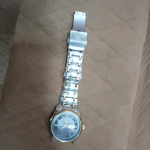 ساعه اموره طيبه مره بس السير غربن وبس تروح محل مال الساعات وتسلحه